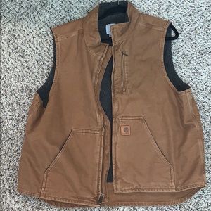 Carhartt tan vest with grey Sherpa lining